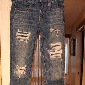 American eagle size 6 distressed skinny jean